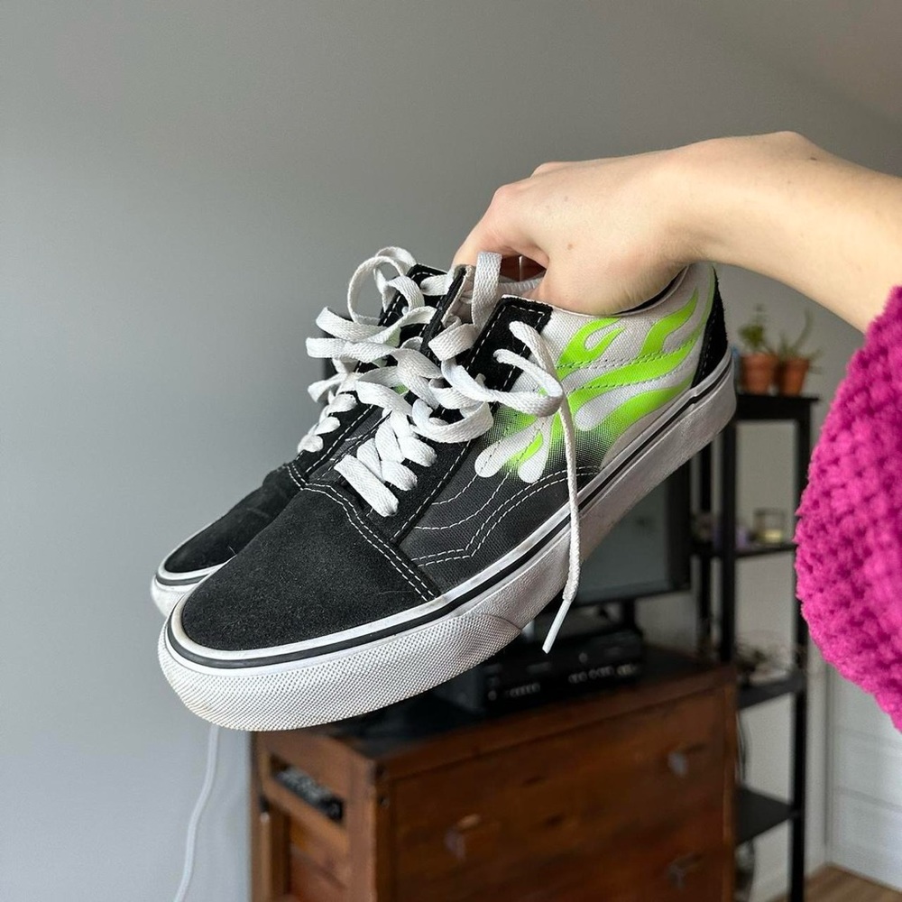 Neon green and black Vans💚🖤